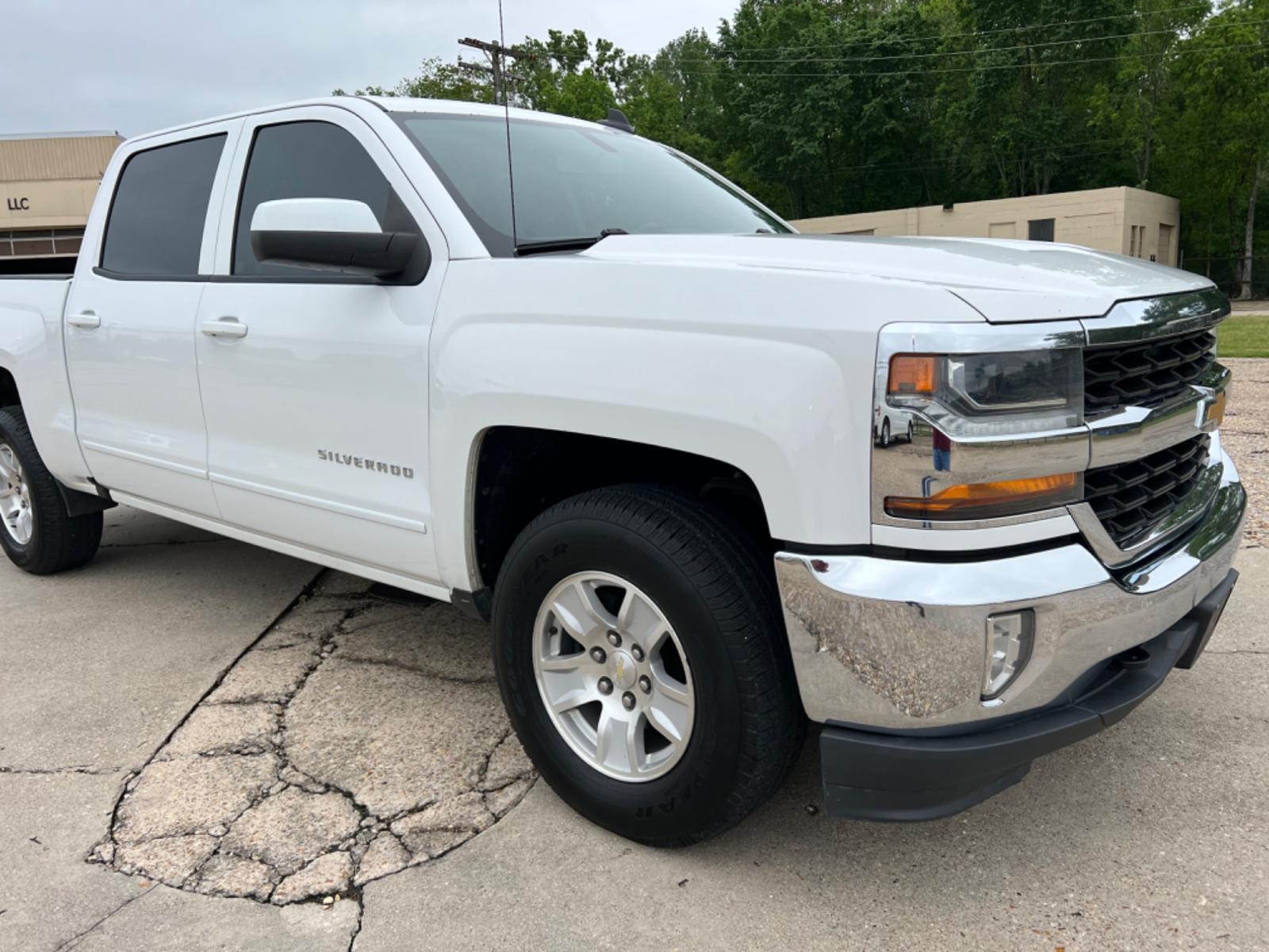 2018 White /Gray Chevrolet Silverado 1500 LT (3GCUKREC2JG) with an 5.3L V8 engine, Automatic transmission, located at 4520 Airline Hwy, Baton Rouge, LA, 70805, (225) 357-1497, 30.509325, -91.145432 - 2018 Chevrolet Silverado Crew Cab LT 4X4 5.3 V8 Gas, 142K Miles, Power Windows, Locks & Mirrors, Cold A/C, Transmission Has 12 Month Warranty, Tow Pkg, Good Tires. FOR INFO PLEASE CONTACT JEFF AT 225 357-1497 CHECK OUT OUR A+ RATING WITH THE BETTER BUSINESS BUREAU WE HAVE BEEN A FAMILY OWNED AND OPE - Photo #3